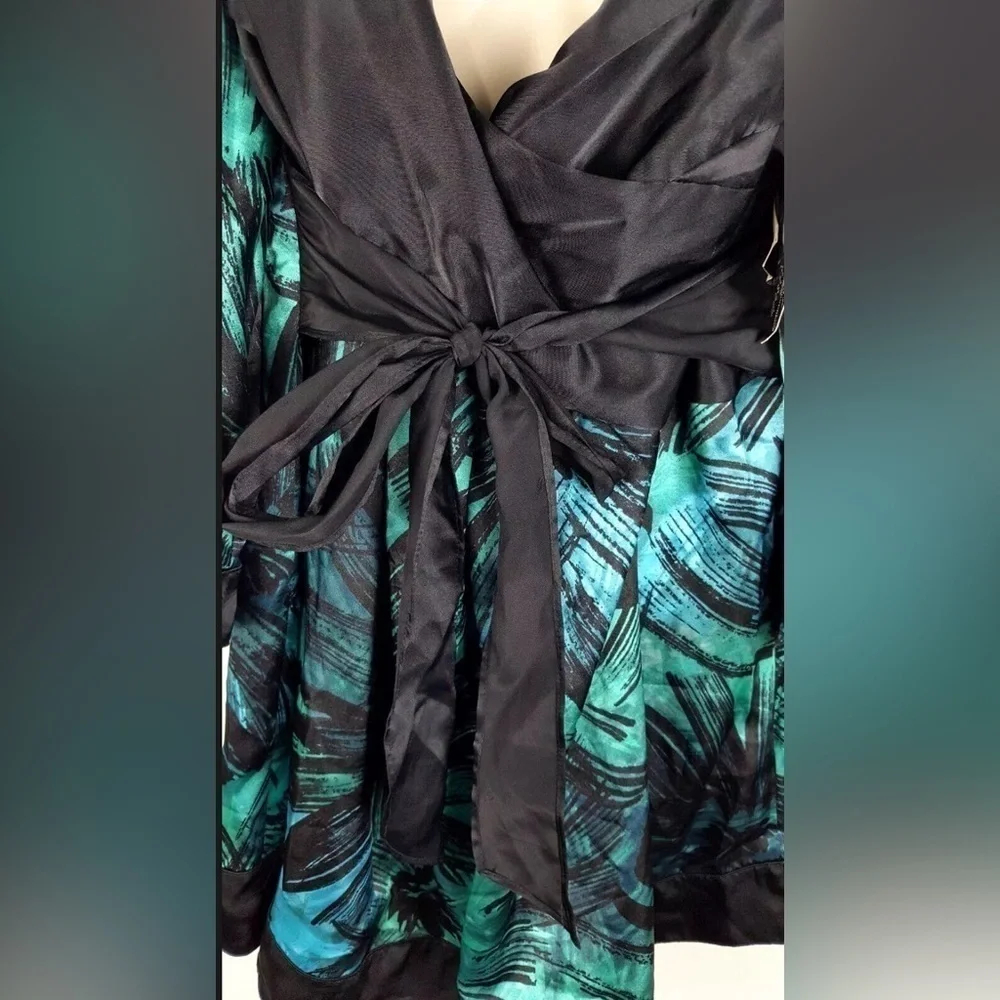 Apostrophe Green and Black Tropical Palm Print Top Large - Picture 8 of 13